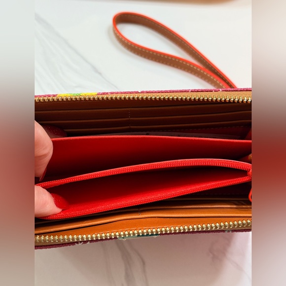 Dooney & Bourke Disney Parks Holiday 2023 Wristlet Wallet — Mickey & Friends - Picture 4 of 4